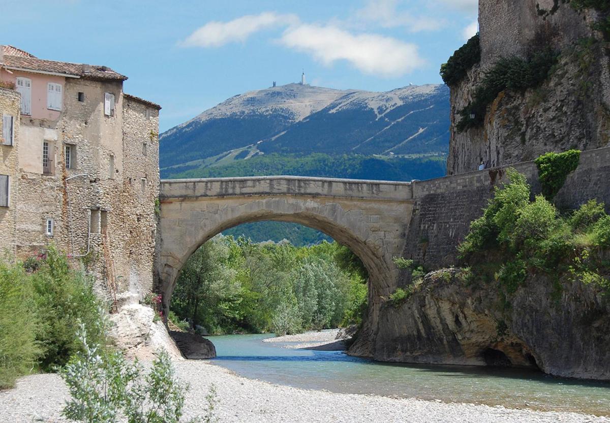 Sur Le Pont Apartment *